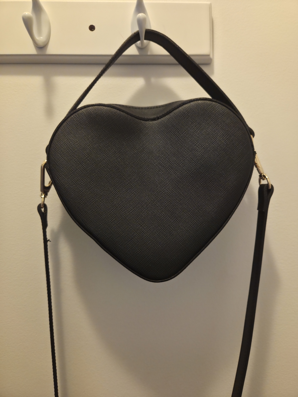 Alviero Martini Black and Tan Heart-Shaped Crossbody Bag - Picture 4 of 6